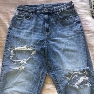 American Eagle Ripped Curve Mom Jeans